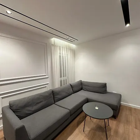 Renas 5 * Tirana